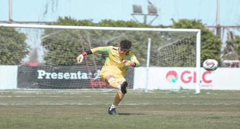   رسالة وصورة مع الخطيب.. آخر ما كتبه حارس الأهلي قبل رحيله (فيديو وصور)